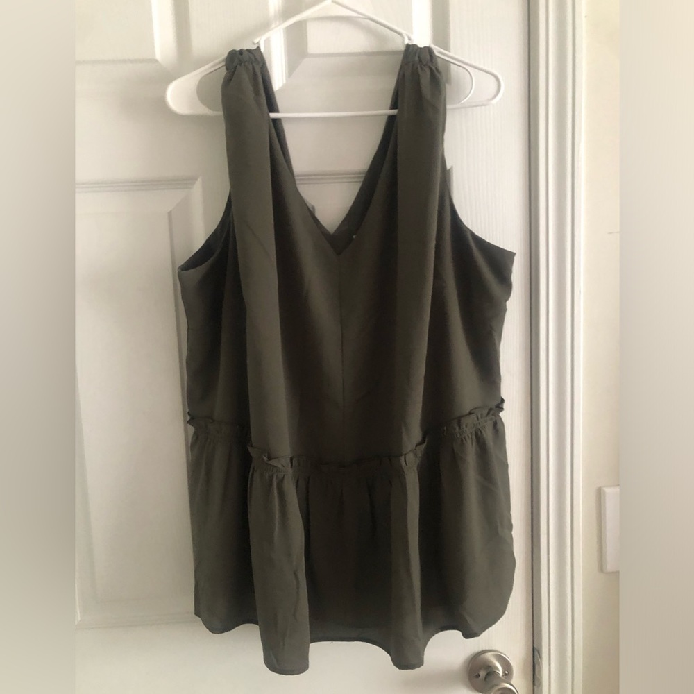 Loft v neck top